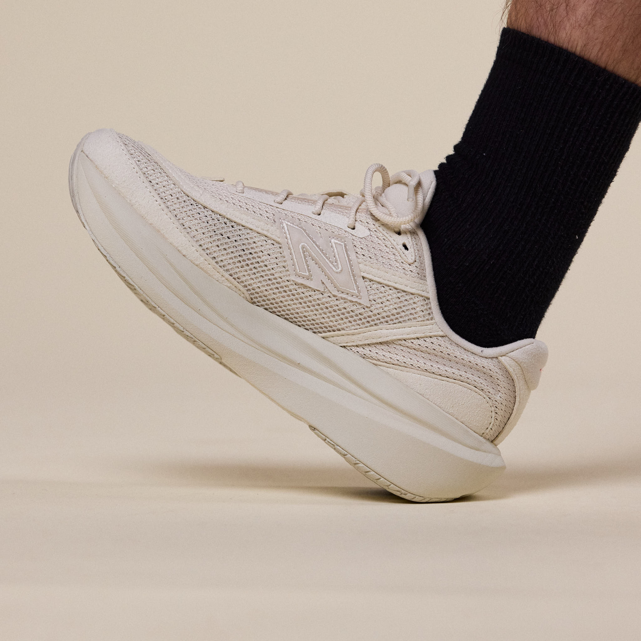 New Balance x District Vision - 1080v15 - Linen With Black
