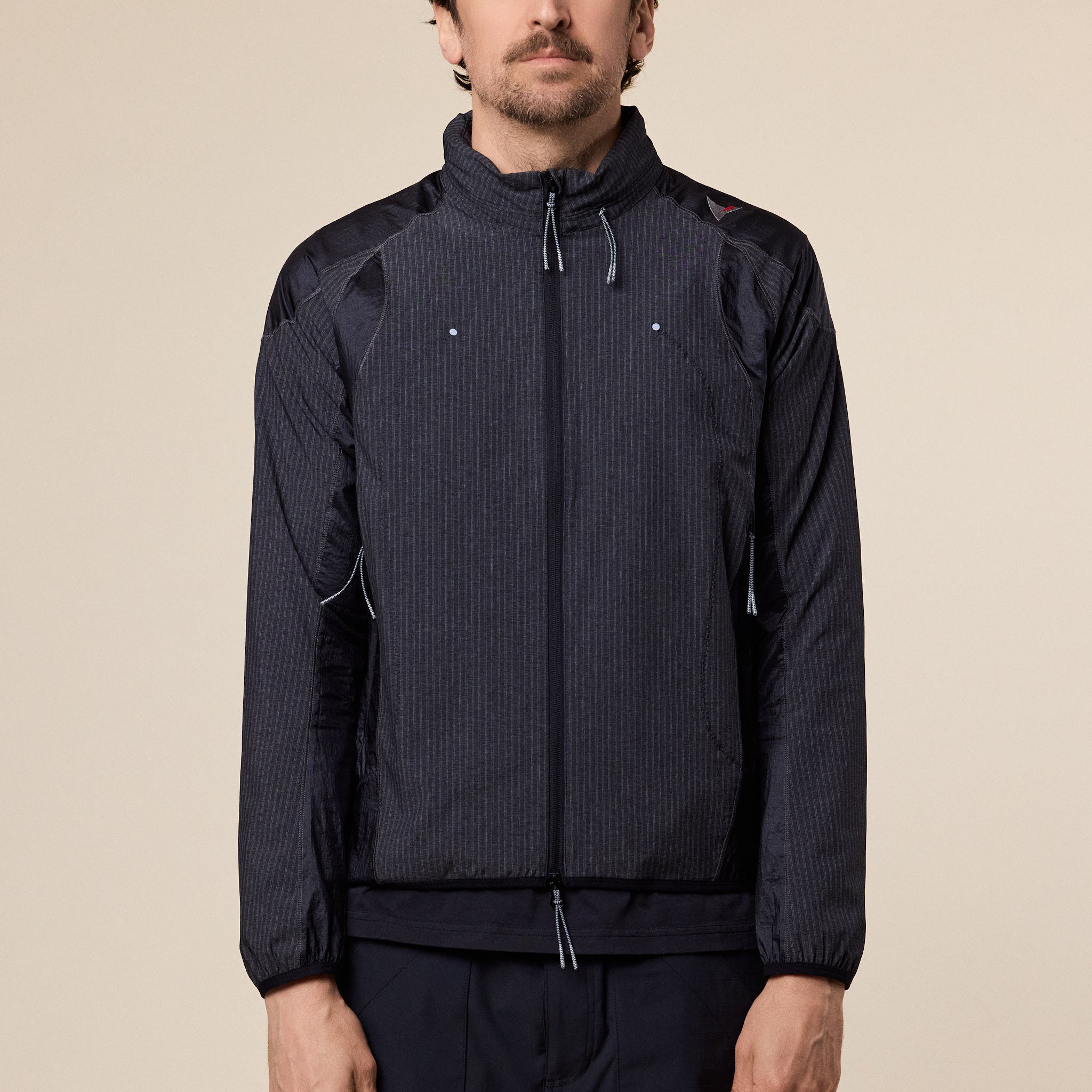 Roa Hiking - Numb Pinstriped Hooded Wind Jacket - Black