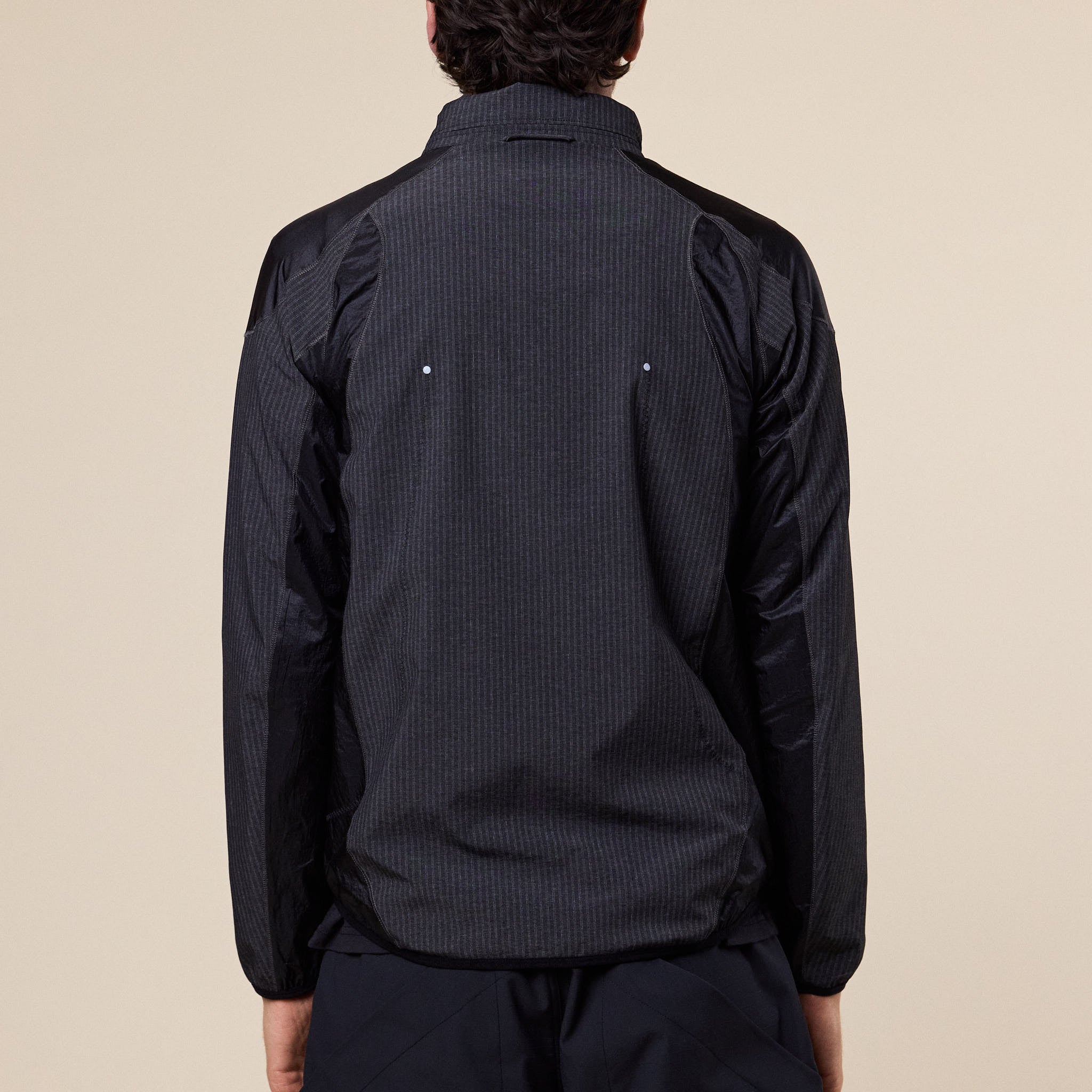 Roa Hiking - Numb Pinstriped Hooded Wind Jacket - Black