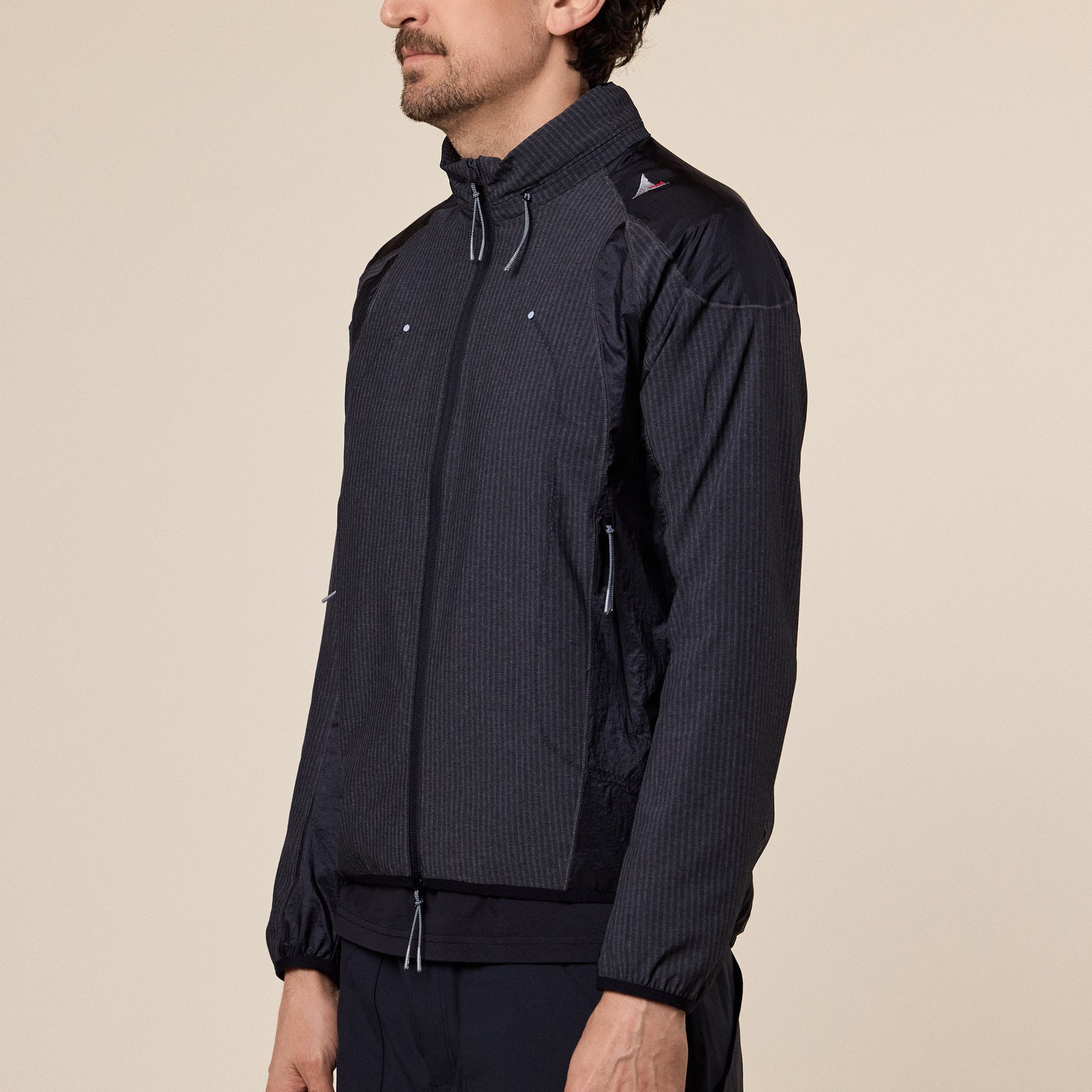 Roa Hiking - Numb Pinstriped Hooded Wind Jacket - Black