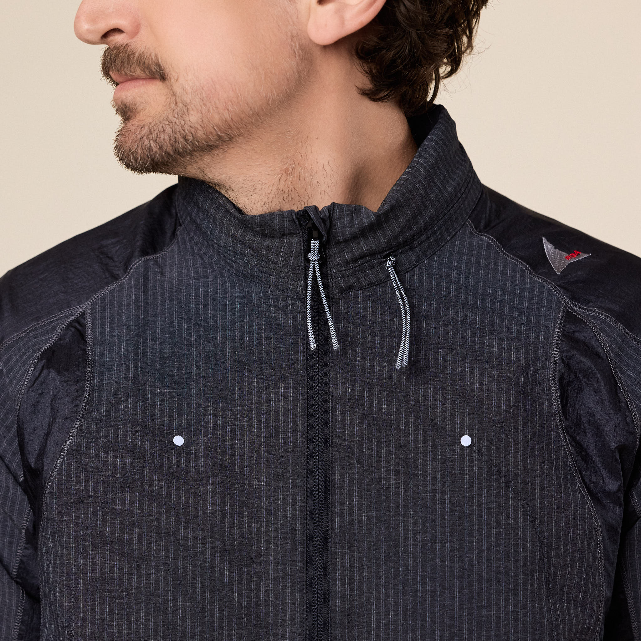 Roa Hiking - Numb Pinstriped Hooded Wind Jacket - Black