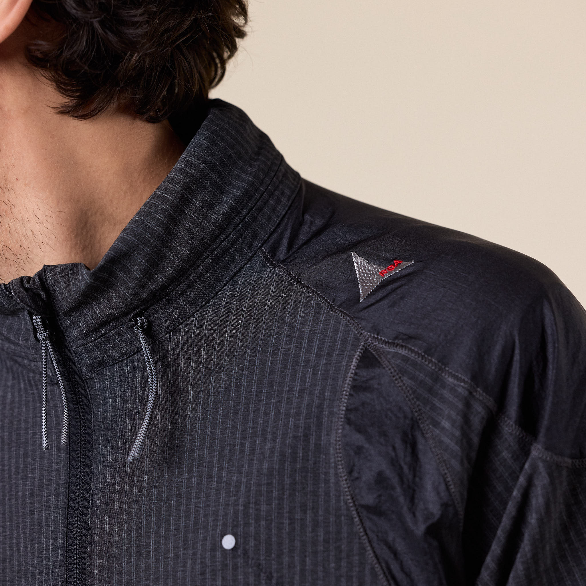 Roa Hiking - Numb Pinstriped Hooded Wind Jacket - Black