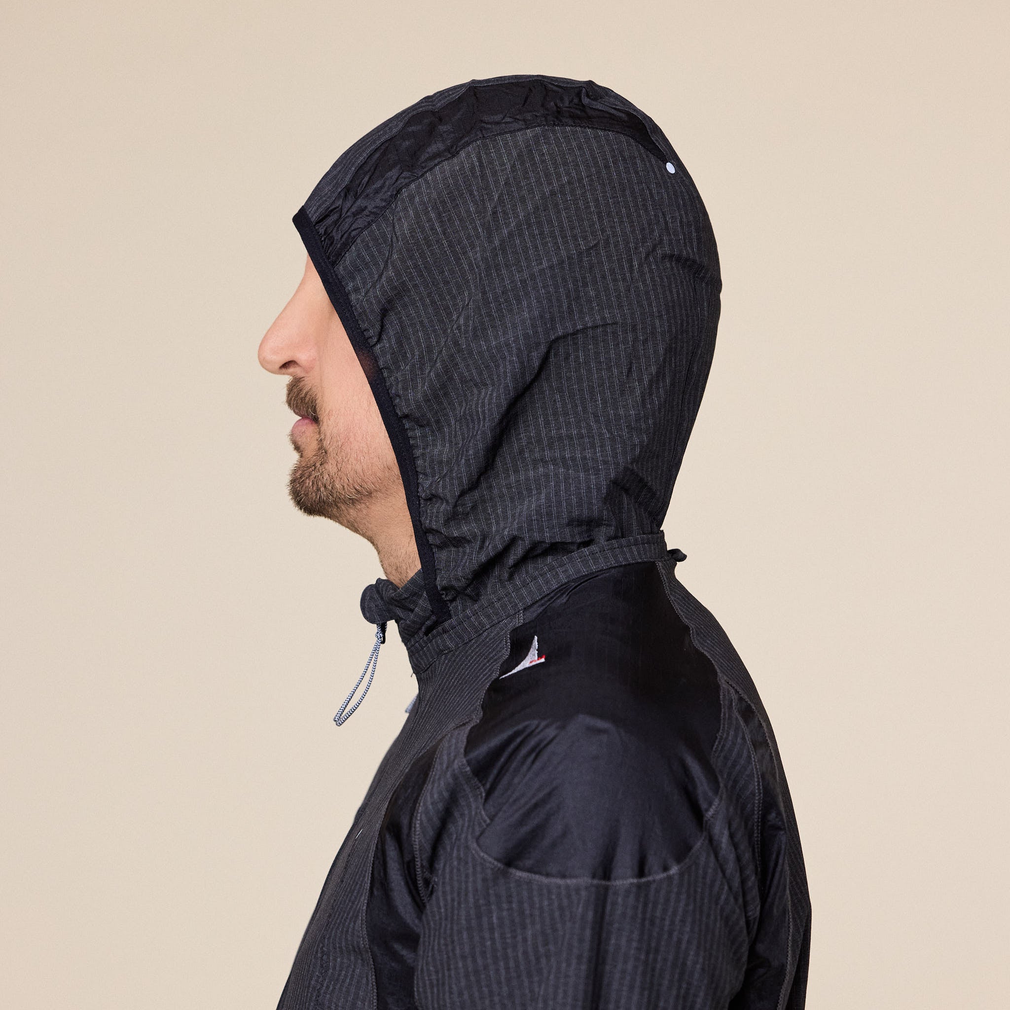Roa Hiking - Numb Pinstriped Hooded Wind Jacket - Black
