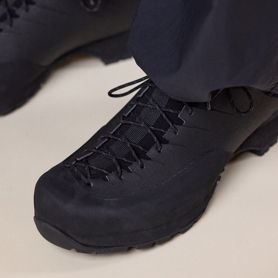 Demon x Houdini - Silvestre Approach Shoe - Antracite Black