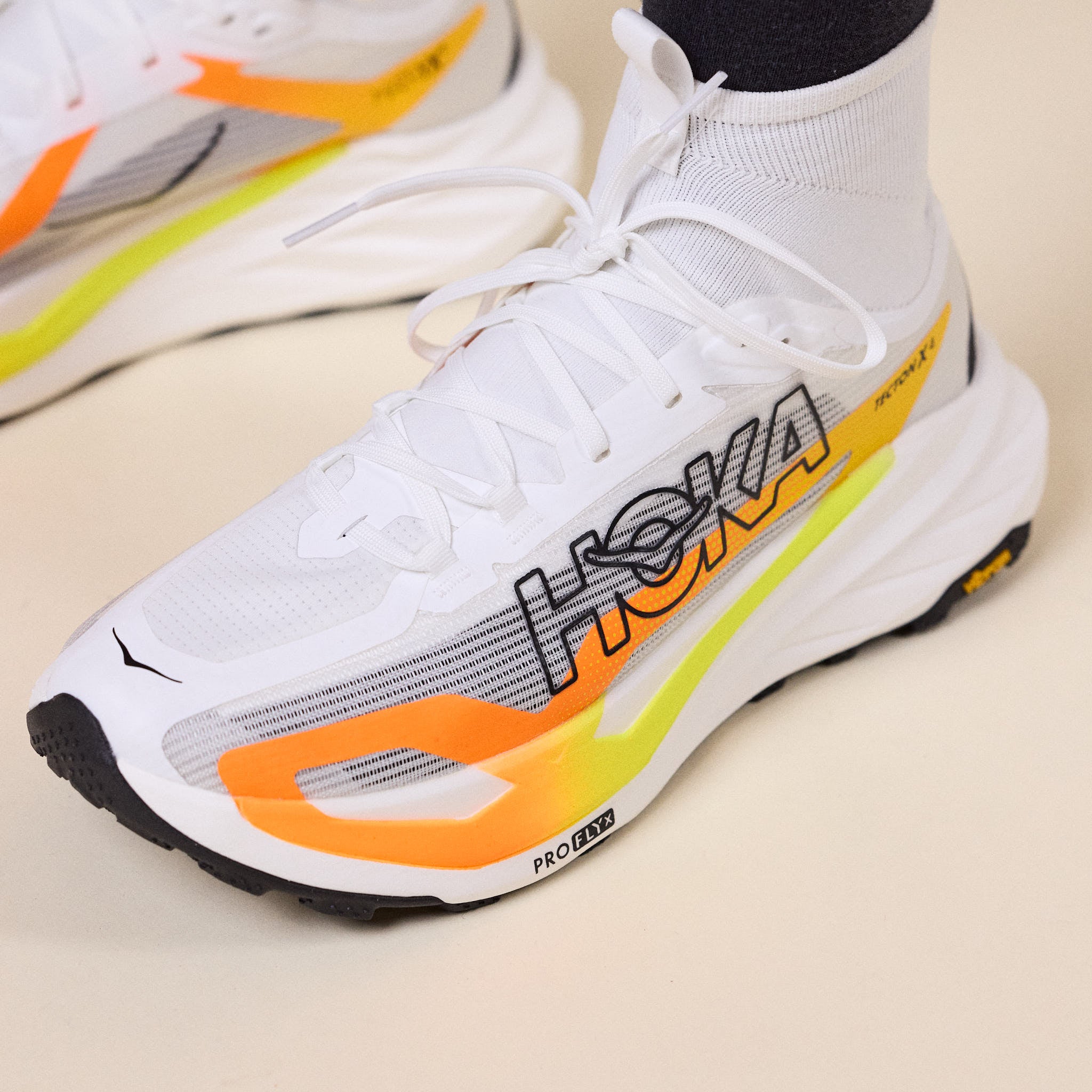 HOKA - Tecton X4 - Frost / Neon Tangerine