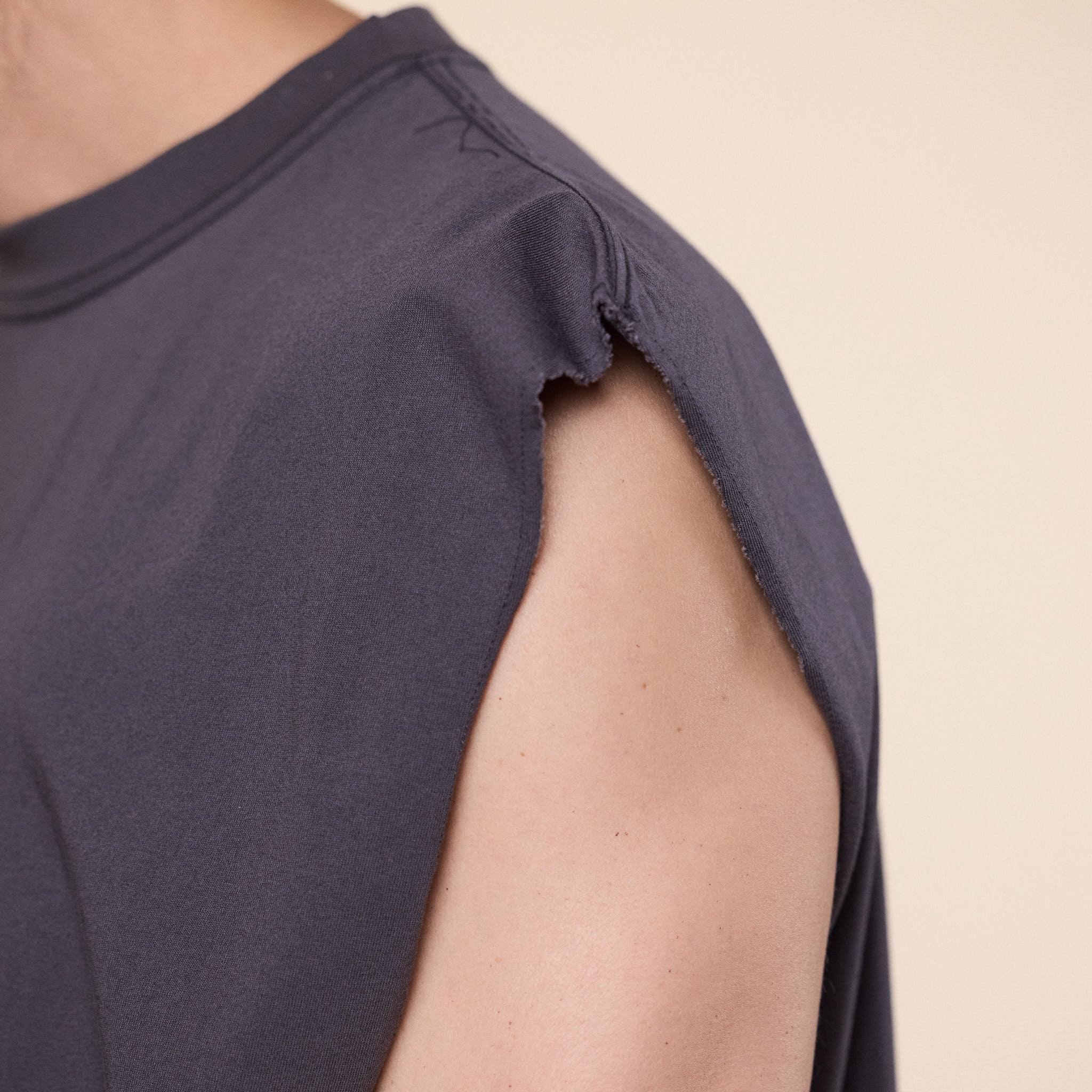 Meanswhile - Frosted Sleeveless Tee - Fade Charcoal