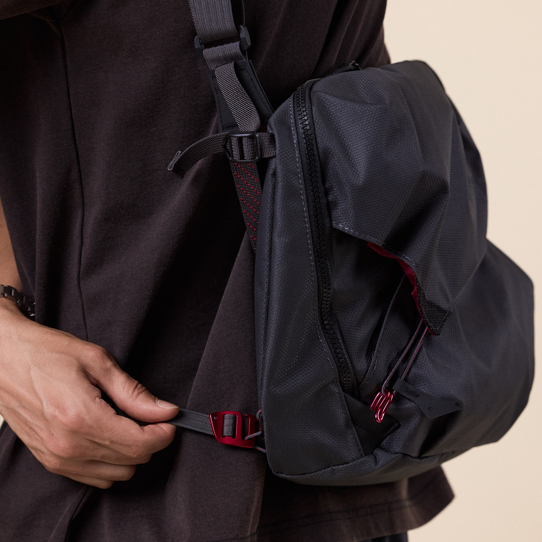 Klättermusen - Gaut Messenger Bag 8L - Raven Black