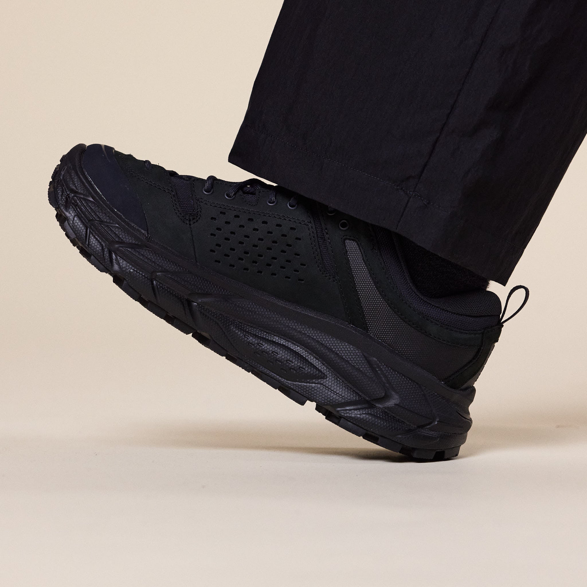 HOKA - Tor Ultra Lo Hiking Shoe - Black / Black