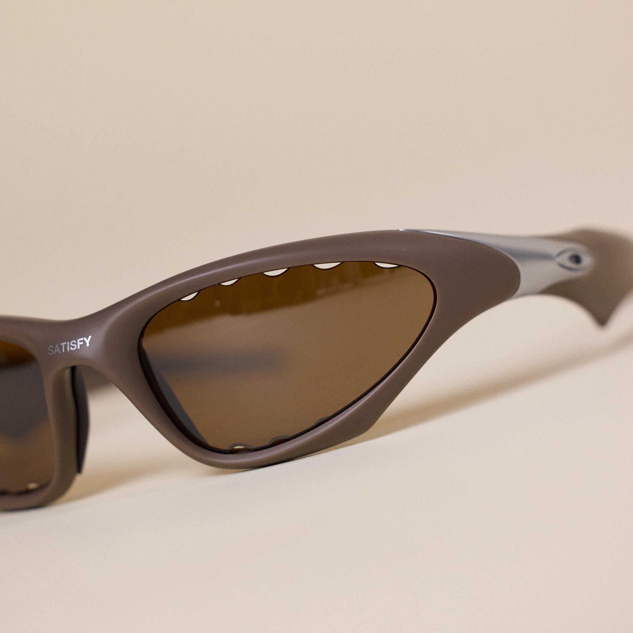 Satisfy x Oakley - Scar - Falcon / Prizm Vented Tungsten