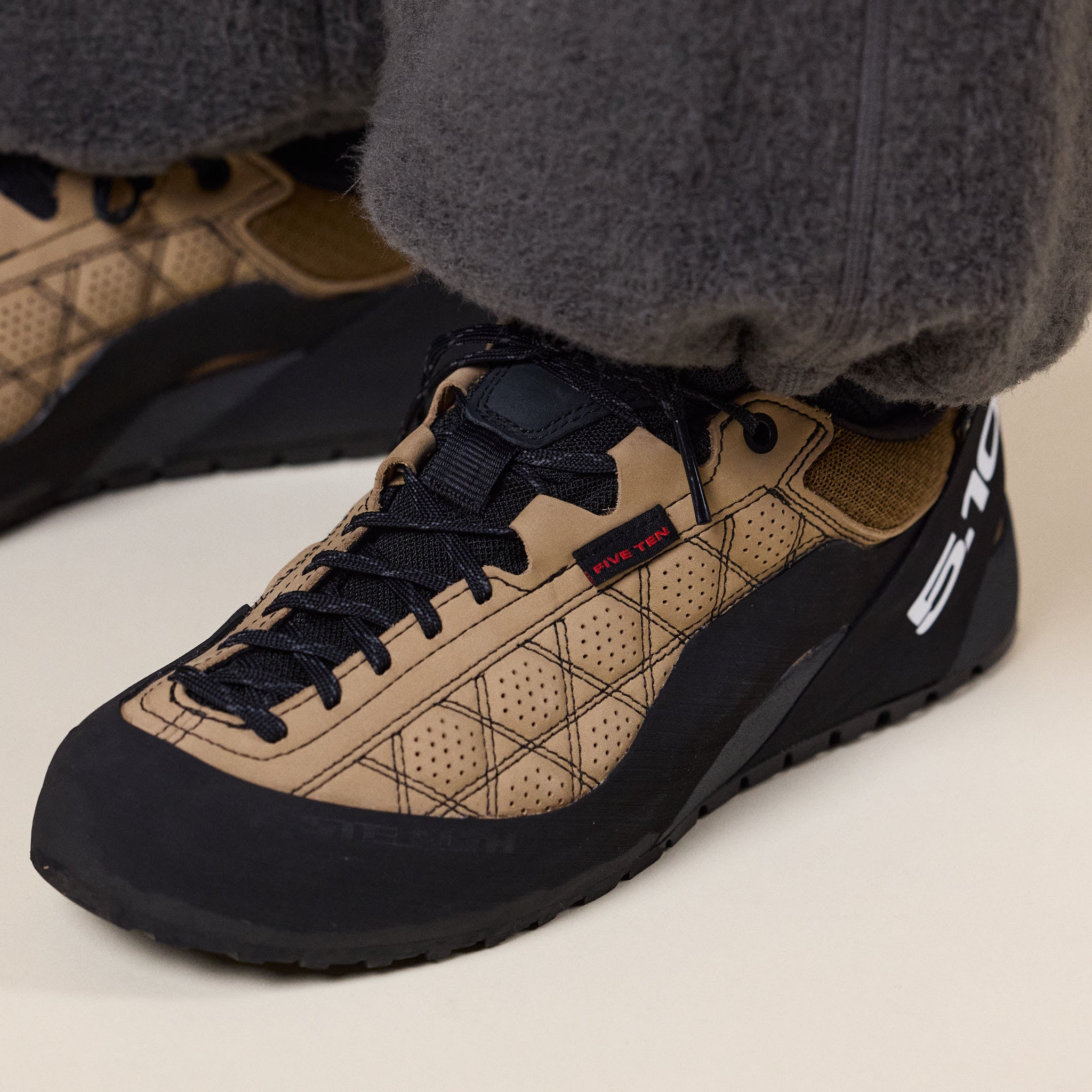 Adidas - Guide Tennie Pro Gore-Tex Shoes - Cardboard / White / Core Black