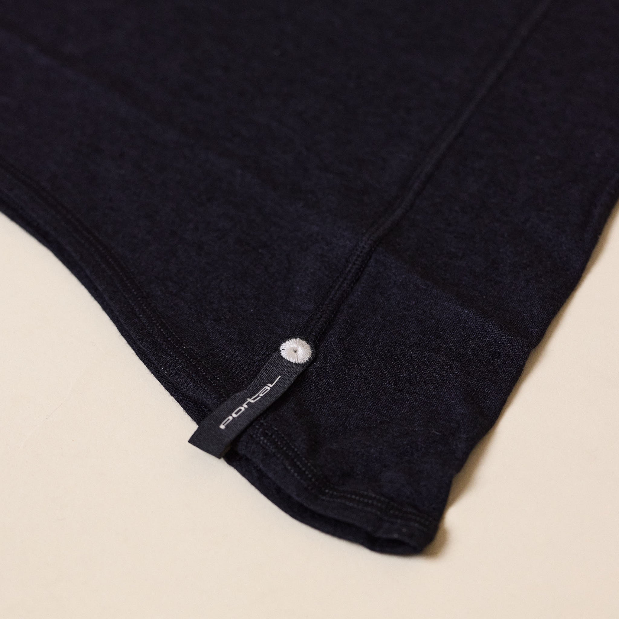 Portal - Drift Merino Gaitor - Black Beauty