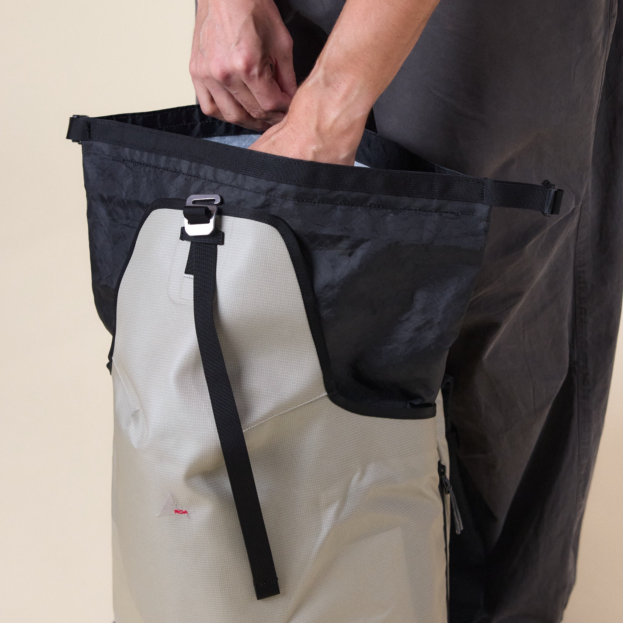 Roa Hiking - Tetsudo Technical Shell Backpack - Beige / Black