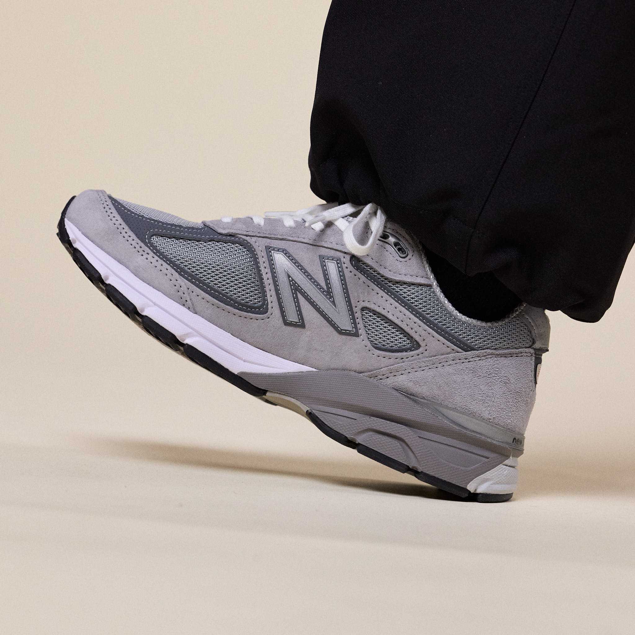 New Balance - Made in USA 990 v4 - Grey
