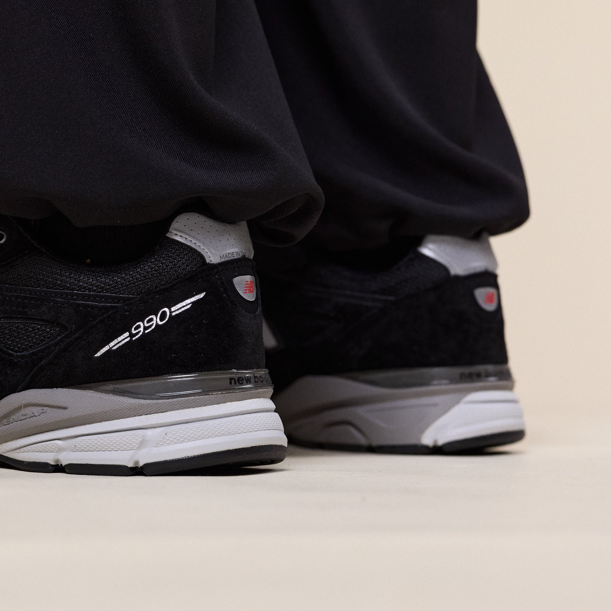 New Balance - Made in USA 990 v4 - Black