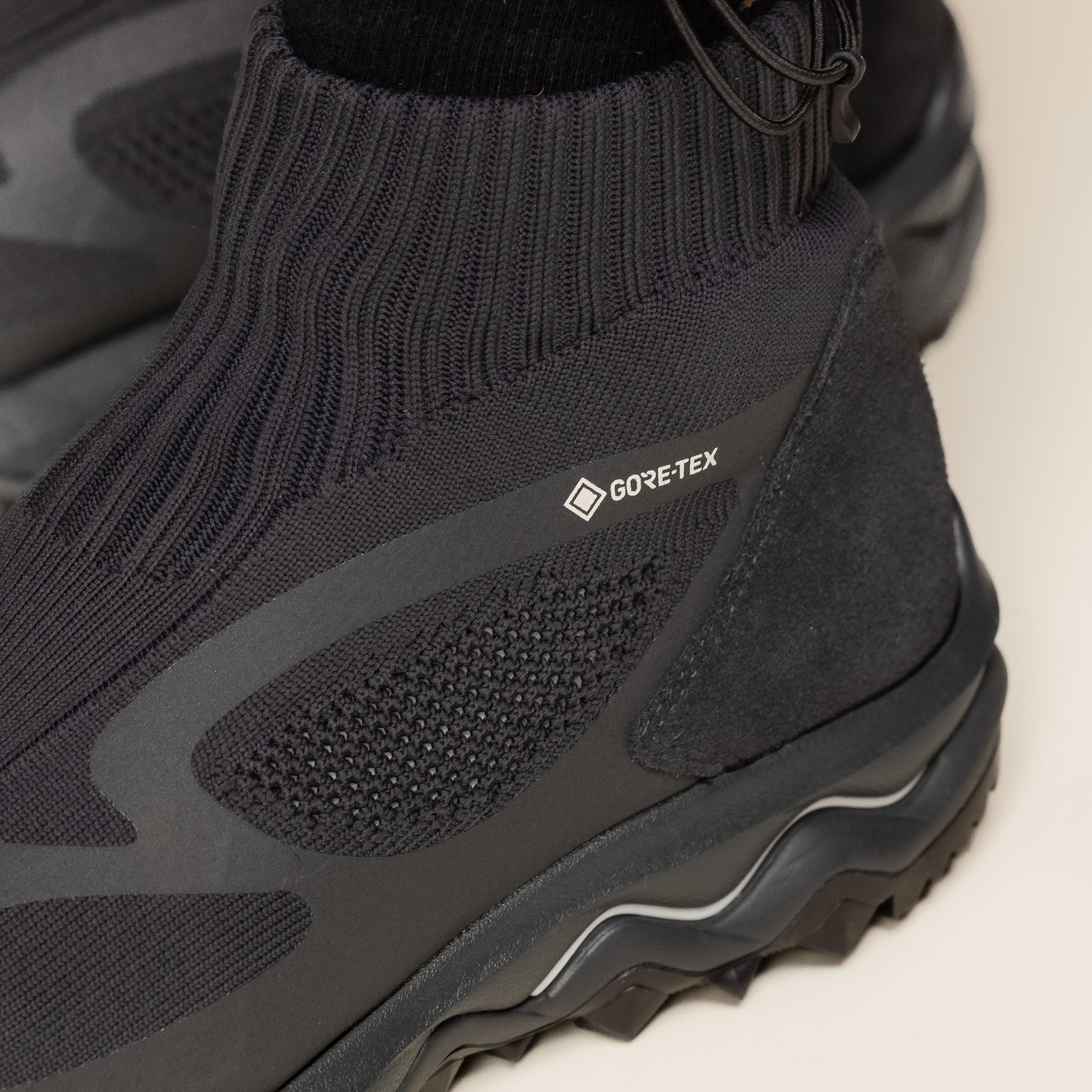 D1GG2155 Mizuno x Nonnative - Wave Mujin TL Mid Gore-Tex - Black / Black / Insignia Blue