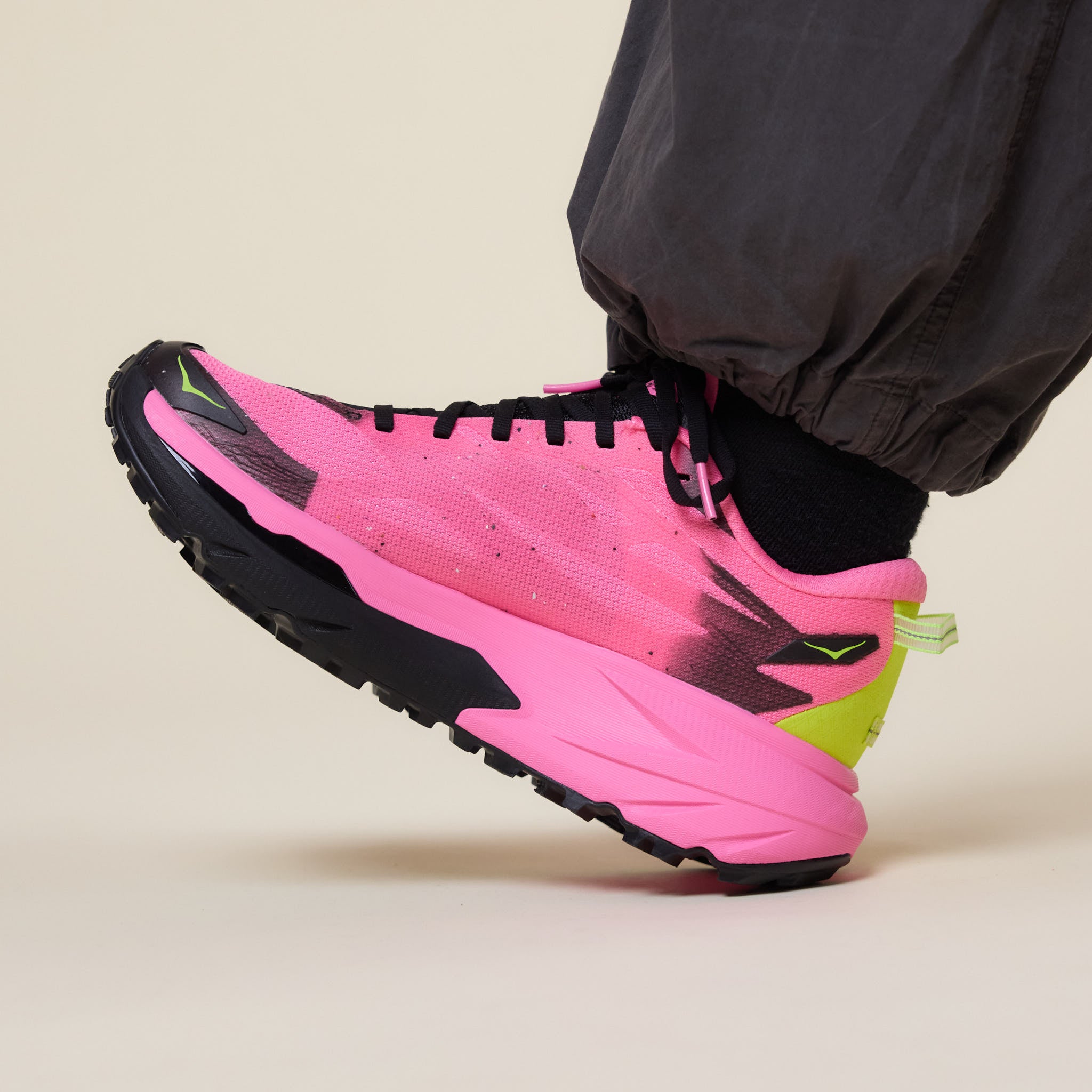 Hoka - Mafate 5 - Neon Rose / Black