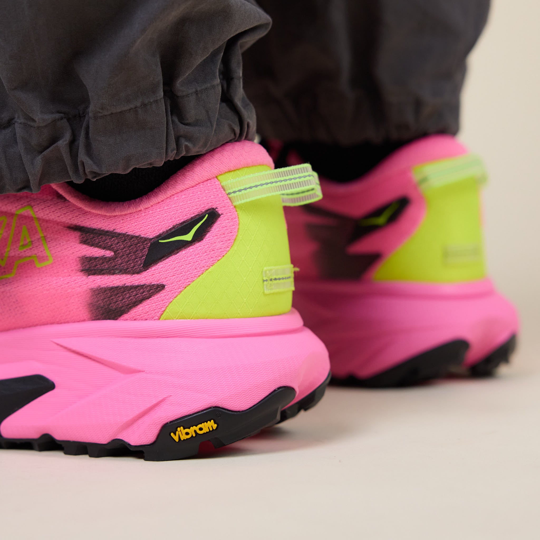 Hoka - Mafate 5 - Neon Rose / Black