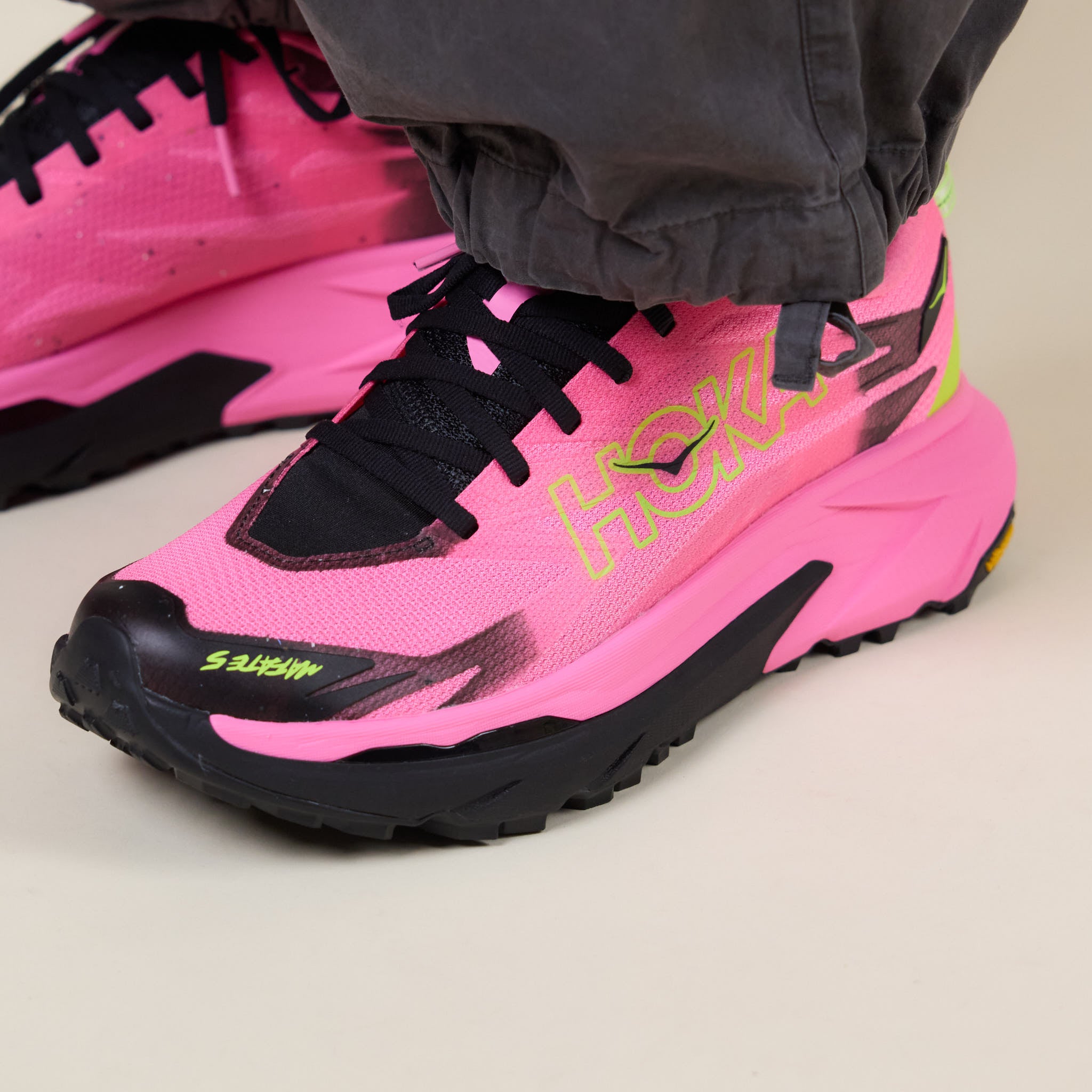 Hoka - Mafate 5 - Neon Rose / Black