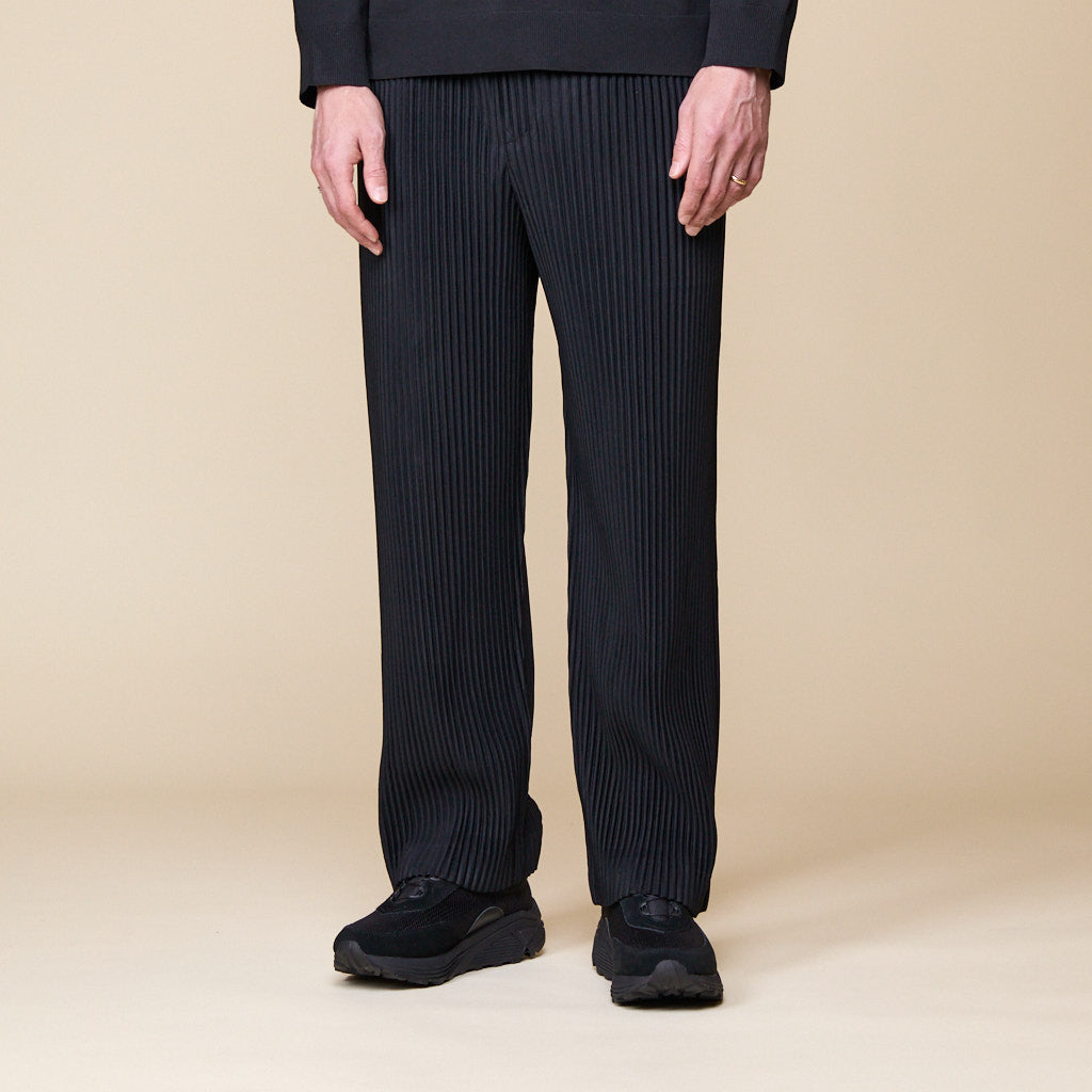 Homme Plissé Issey Miyake - Straight Leg Pleated Trouser - Black HP48JF119