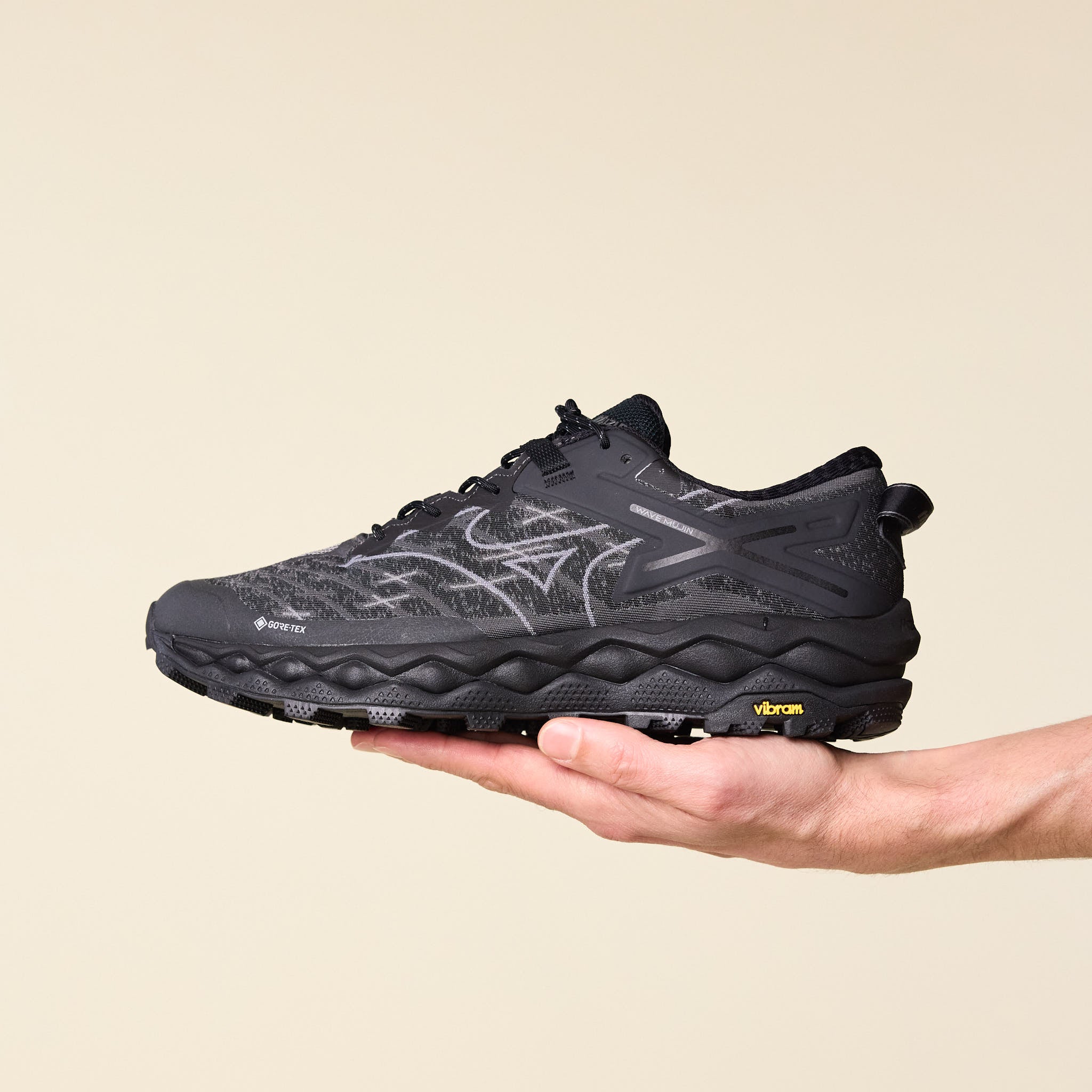 Mizuno - Wave Mujin LS Gore-Tex - Black / Quiet Shade / Black Sand D1G2501