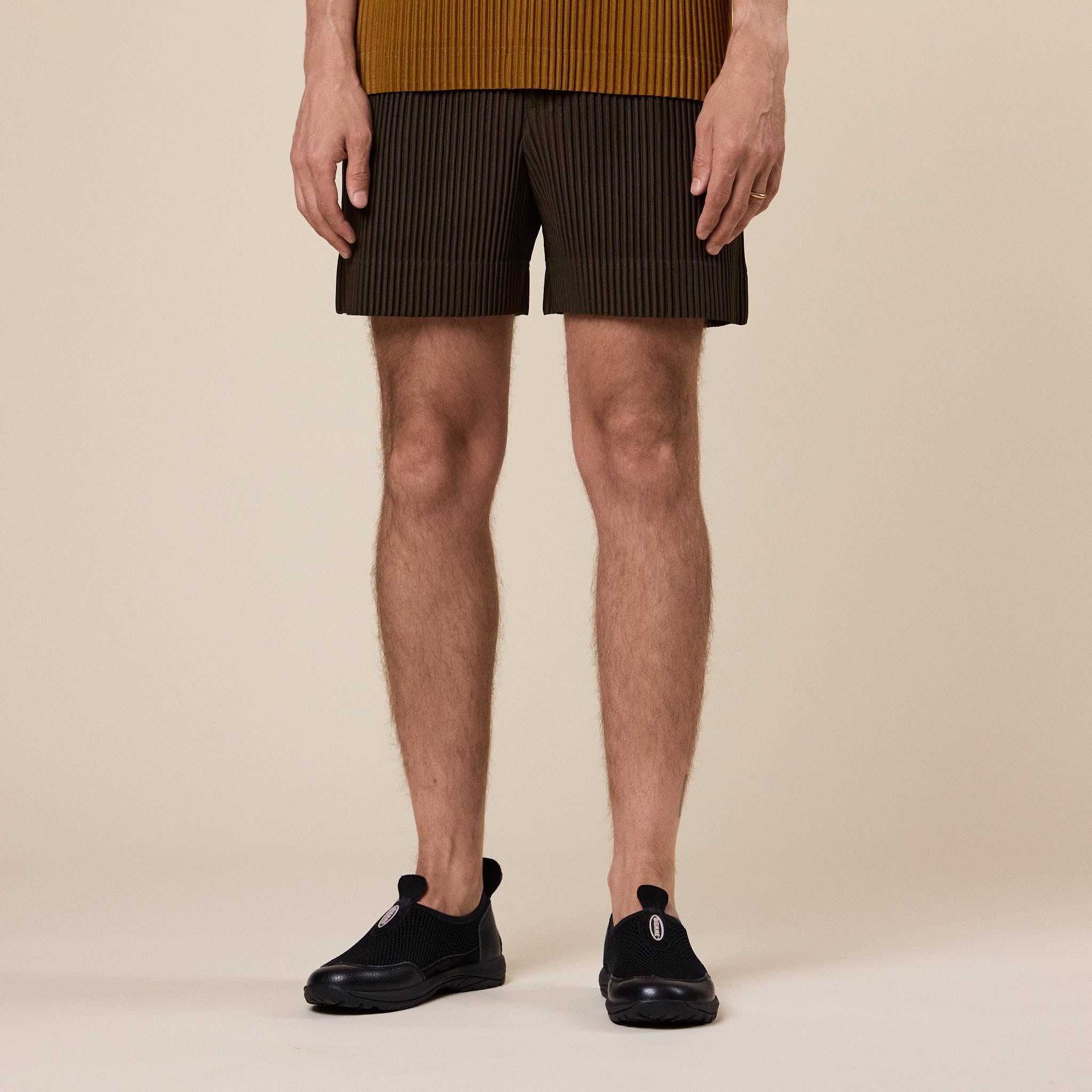 Homme Plissé Issey Miyake - Tailored Pleats 3 Shorts - Genova Metal Ochre