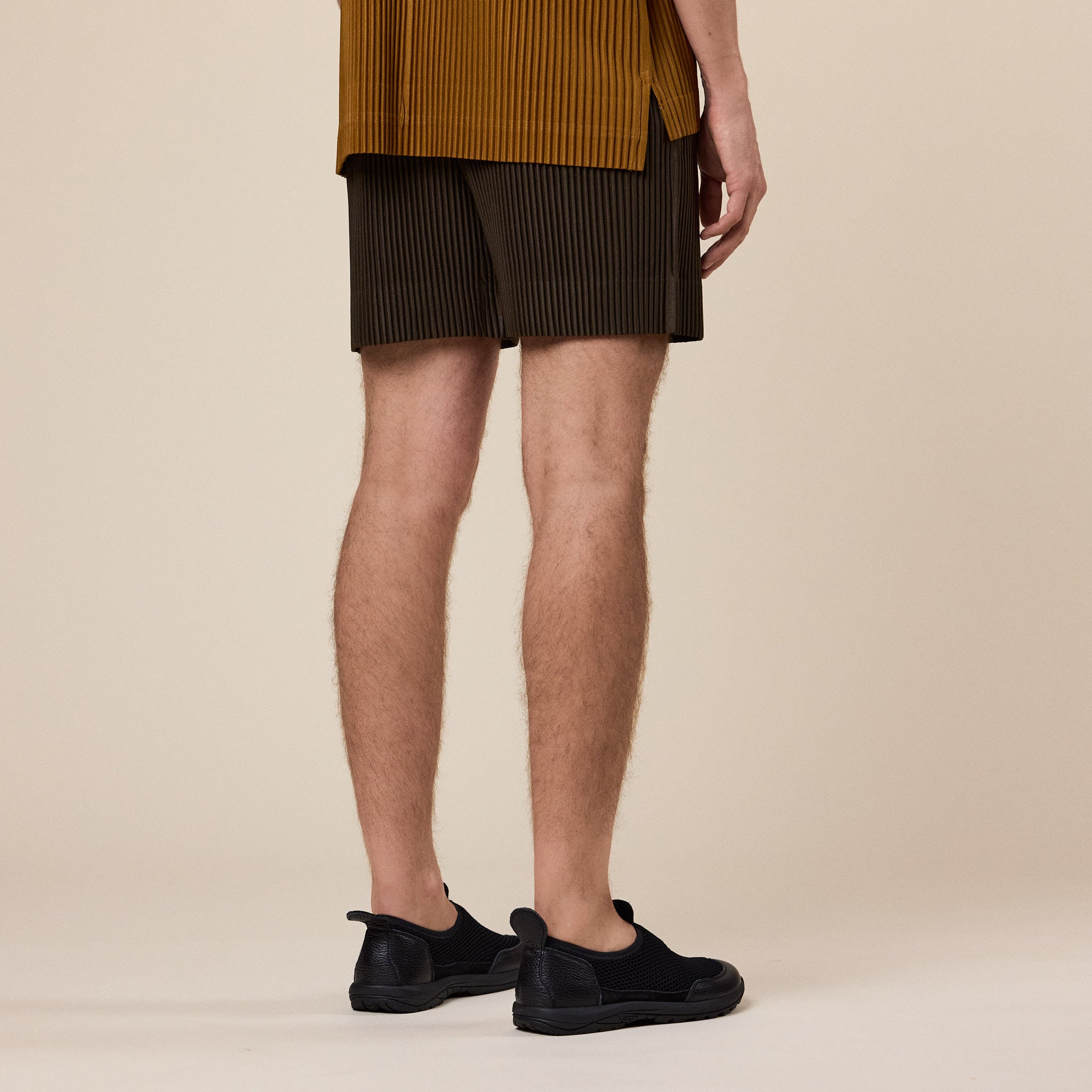 Homme Plissé Issey Miyake - Tailored Pleats 3 Shorts - Genova Metal Ochre