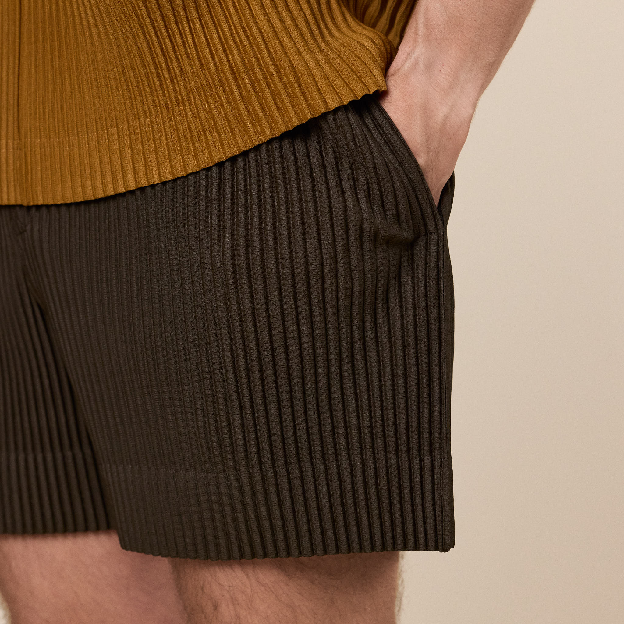 Homme Plissé Issey Miyake - Tailored Pleats 3 Shorts - Genova Metal Ochre