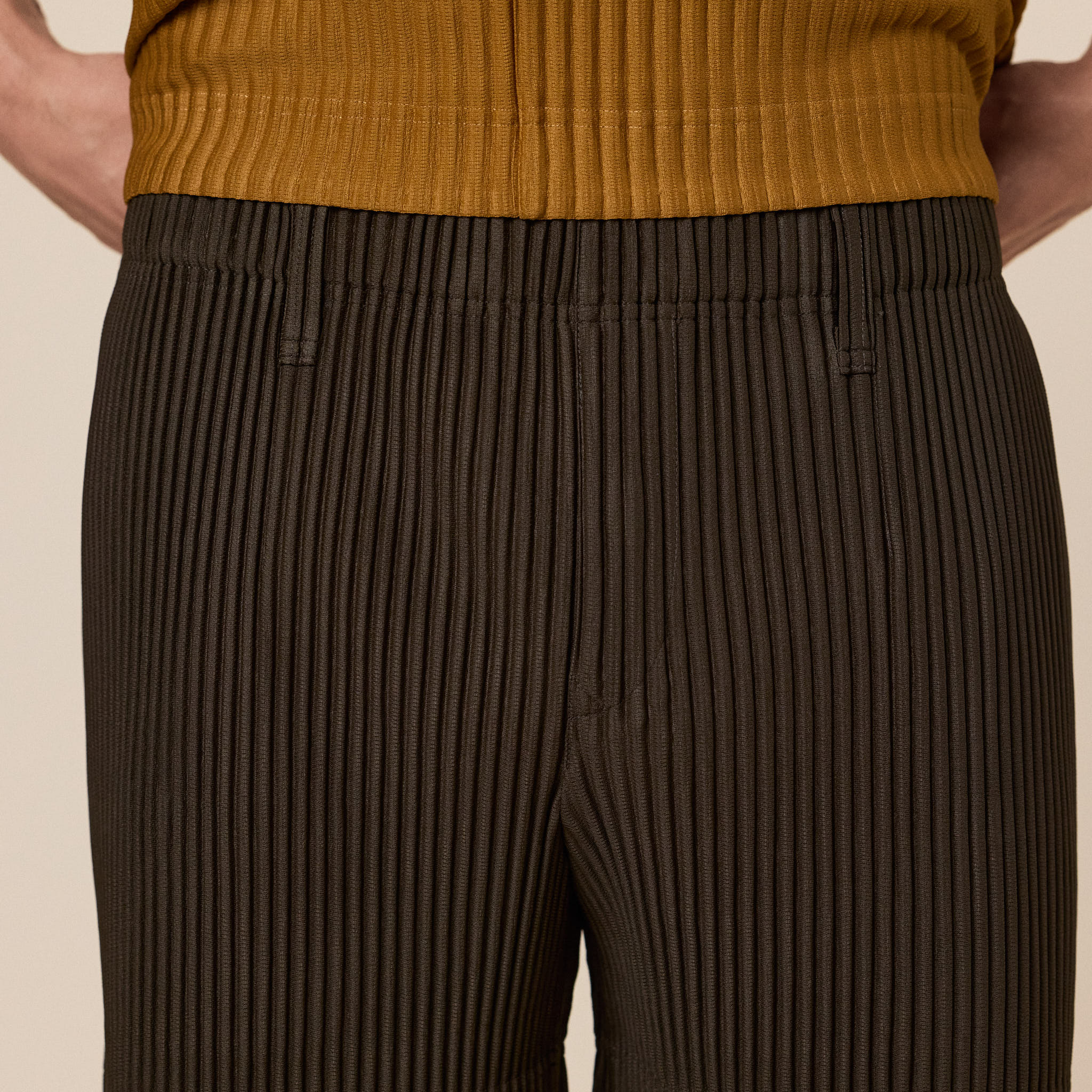 Homme Plissé Issey Miyake - Tailored Pleats 3 Shorts - Genova Metal Ochre