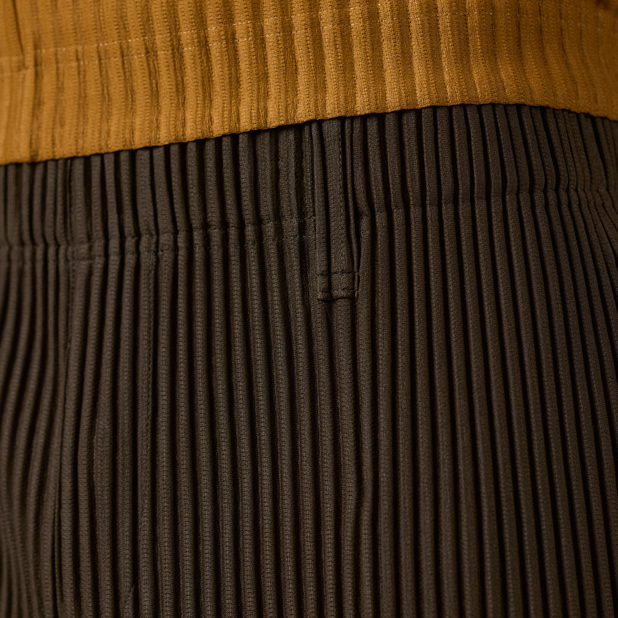 Homme Plissé Issey Miyake - Tailored Pleats 3 Shorts - Genova Metal Ochre